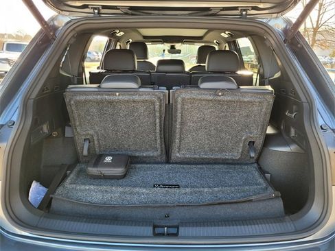 Used 2024 Volkswagen Tiguan SE R-Line image 17