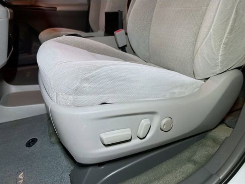 Used 2017 Toyota Sienna LE image 19