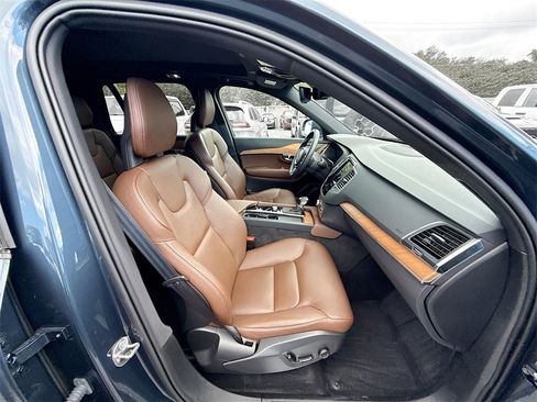 Used 2022 Volvo XC90 T6 Momentum image 33