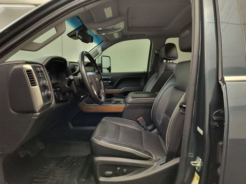 Used 2017 Chevrolet Silverado 2500 High Country w/ Duramax Plus Package AWD/4WD image 5