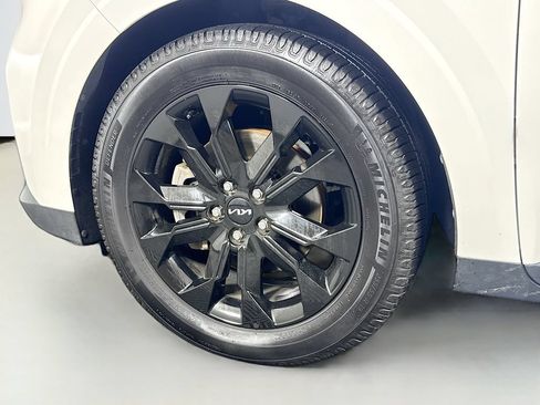 Used 2023 Kia Carnival SX Prestige FWD image 41