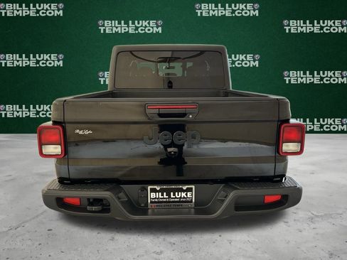 Used 2022 Jeep Gladiator Willys image 7