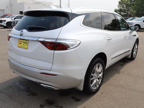 Used 2024 Buick Enclave Premium AWD/4WD image 7