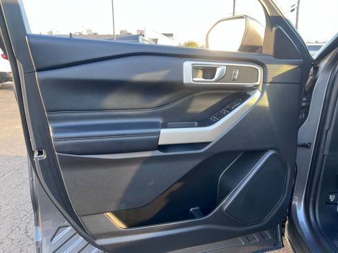 Used 2022 Ford Explorer XLT image 22