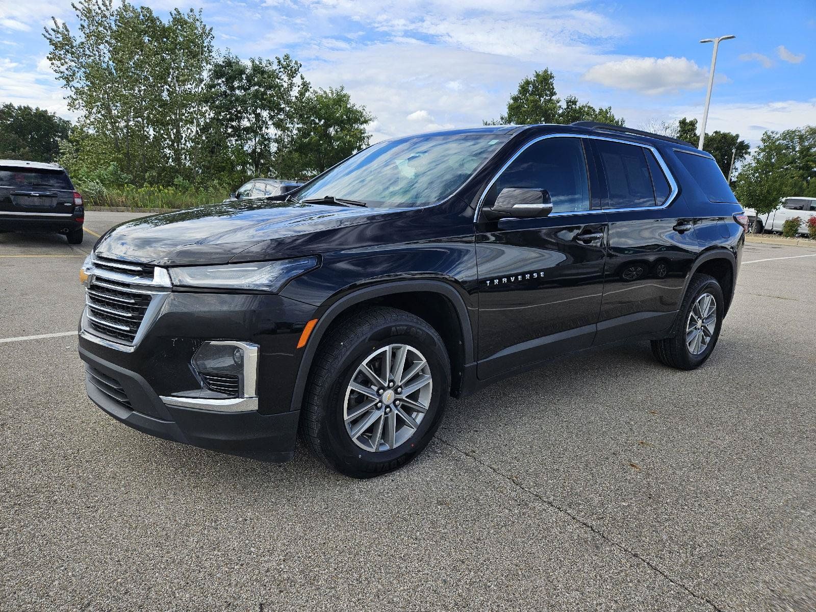 Used 2023 Chevrolet Traverse LT FWD image 3