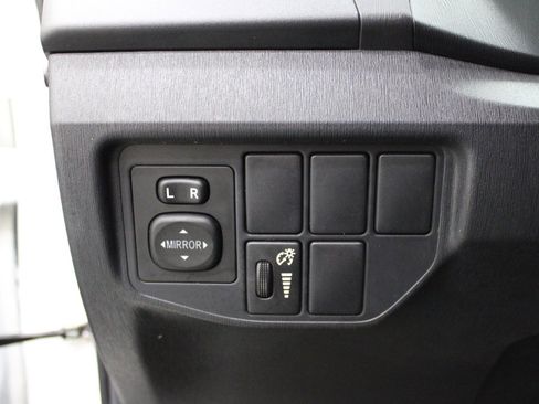 Used 2015 Toyota Prius Three image 15