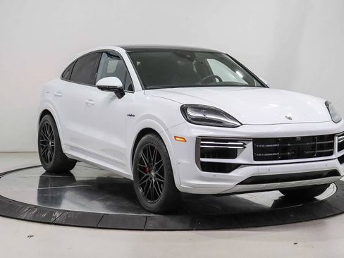 Used 2025 Porsche Cayenne Turbo AWD/4WD image 5