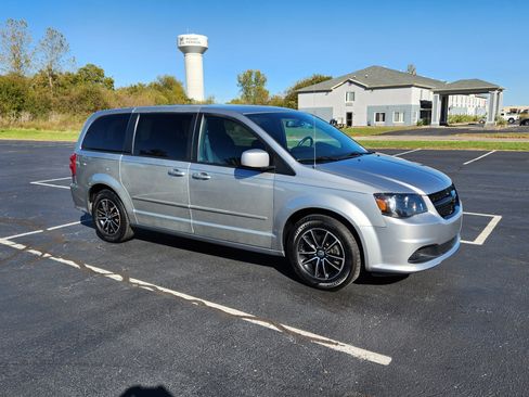 Used 2015 Dodge Grand Caravan SE image 9
