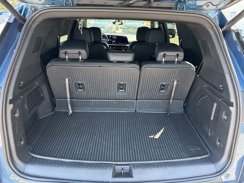 Used 2025 Chevrolet Traverse LT w/ Driver Confidence Package FWD image 11