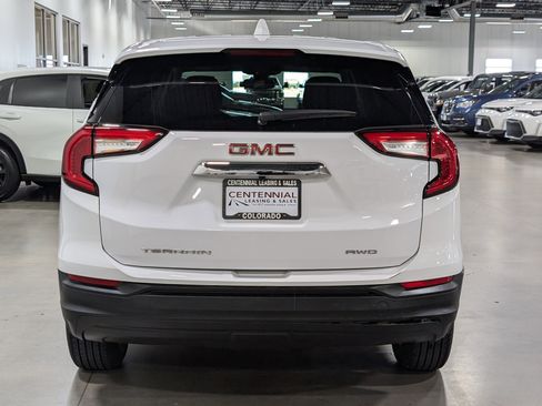 Used 2024 GMC Terrain SLE image 4
