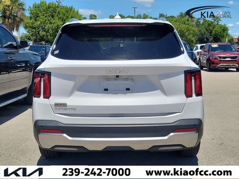 Certified 2024 Kia Sorento S FWD image 8
