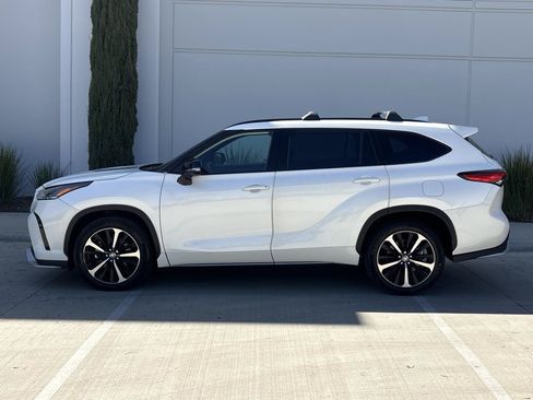 Used 2021 Toyota Highlander XSE AWD/4WD image 6