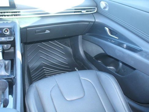 Used 2024 Hyundai Elantra Limited image 14