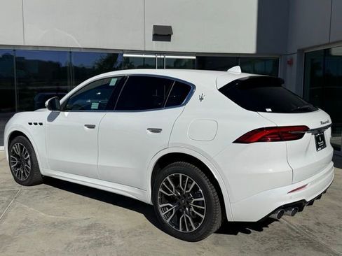 New 2025 Maserati Grecale GT image 5