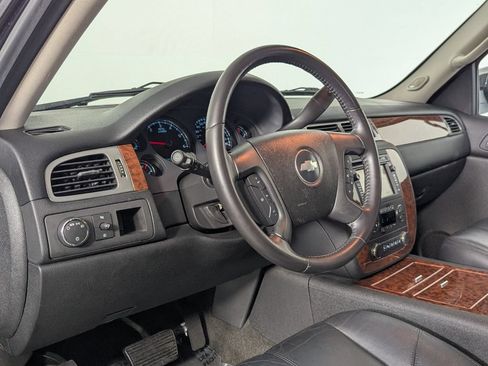 Used 2008 Chevrolet Tahoe LTZ w/ LTZ Preferred Equipment Group RWD image 12