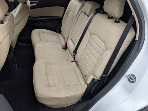 Used 2020 Ford Edge SE FWD image 17