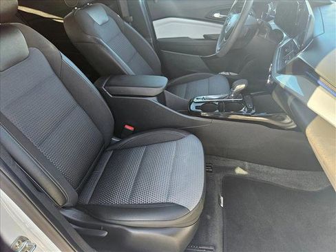 Used 2025 Chevrolet Trax LT image 20