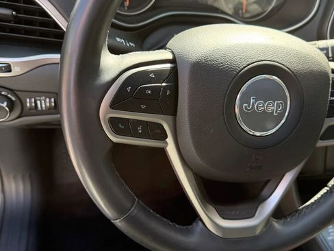 Used 2019 Jeep Cherokee Latitude Plus w/ Comfort/Convenience Group AWD/4WD image 36