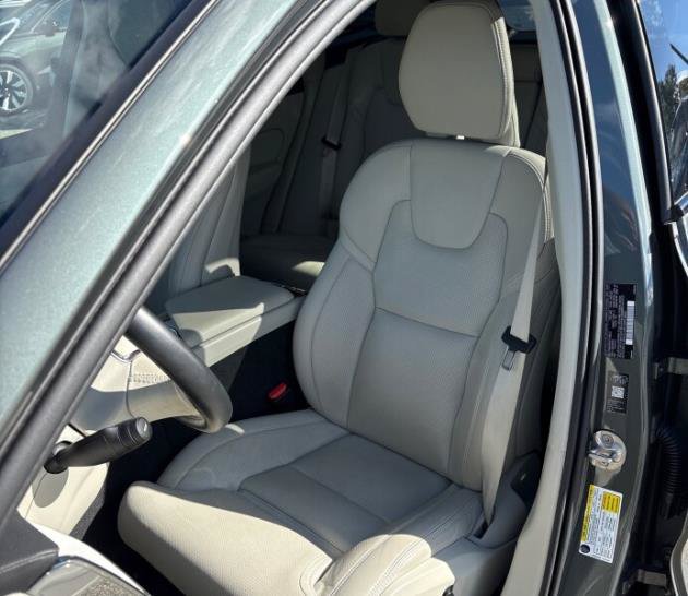 Used 2026 Volvo XC60 B5 Ultra AWD/4WD image 6
