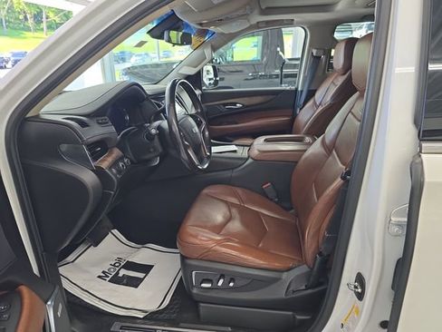 Used 2018 Cadillac Escalade ESV Premium Luxury AWD/4WD image 15
