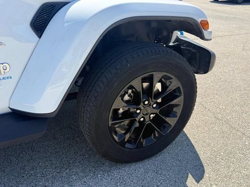 Used 2023 Jeep Wrangler Unlimited Sahara w/ Cold Weather Group AWD/4WD image 8