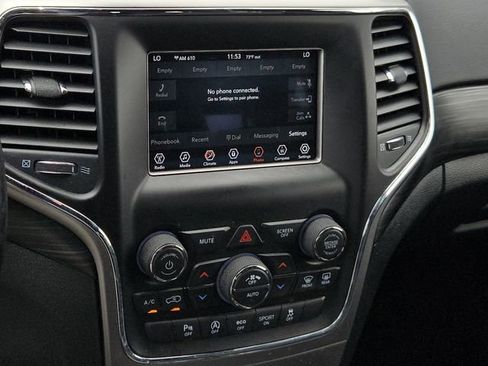 Used 2020 Jeep Grand Cherokee Laredo AWD/4WD image 21