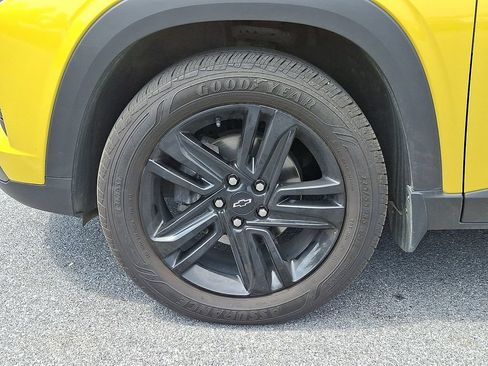 Used 2025 Chevrolet Trax ACTIV FWD image 8