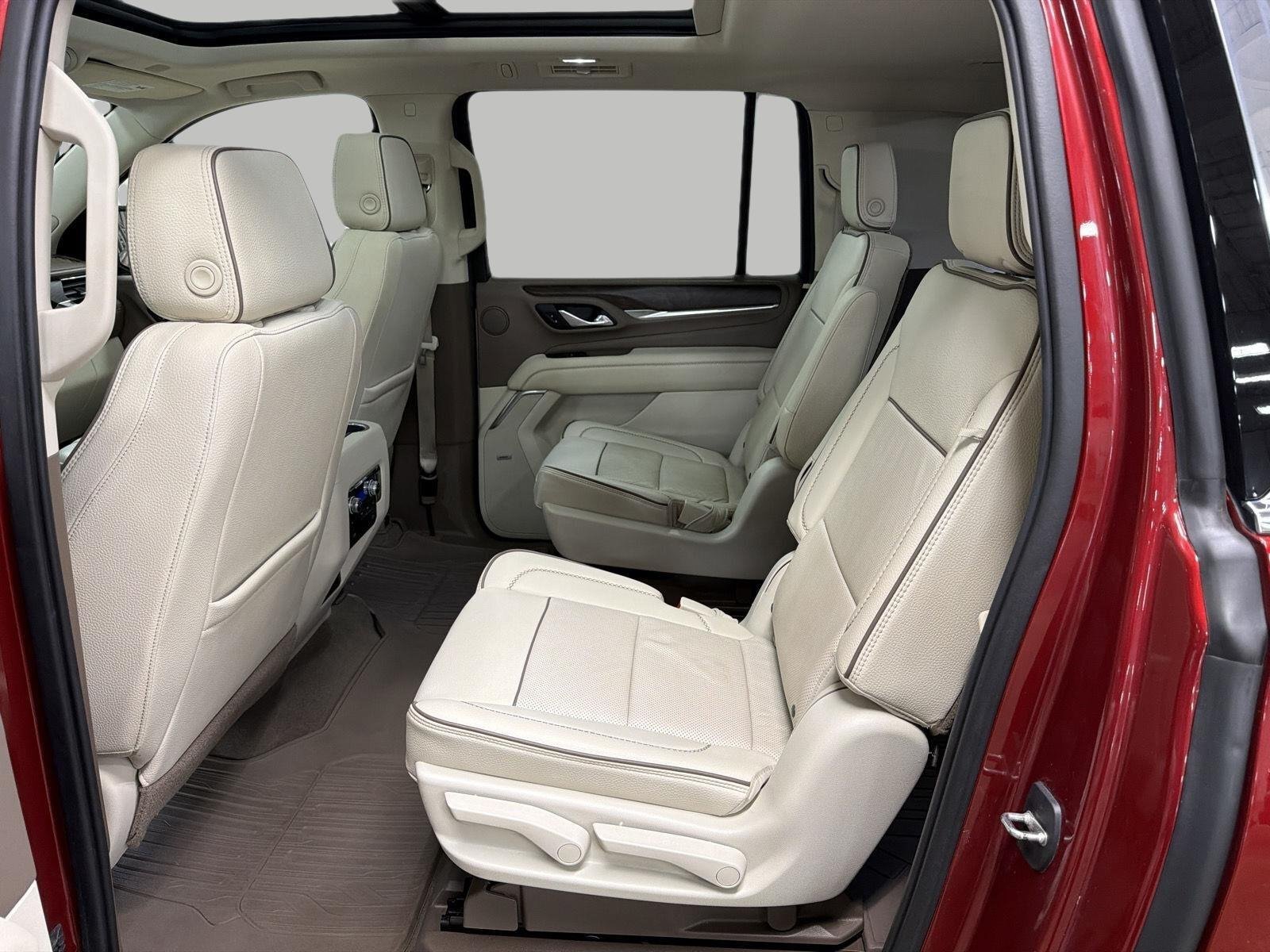 Used 2021 GMC Yukon XL Denali w/ Denali Premium Package AWD/4WD image 57