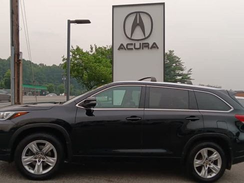 Used 2018 Toyota Highlander Limited AWD/4WD image 2