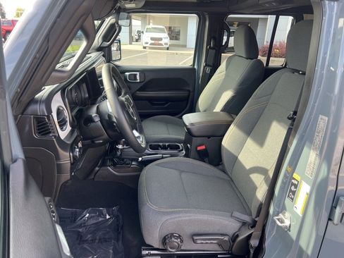 Used 2025 Jeep Wrangler Unlimited Sahara AWD/4WD image 22