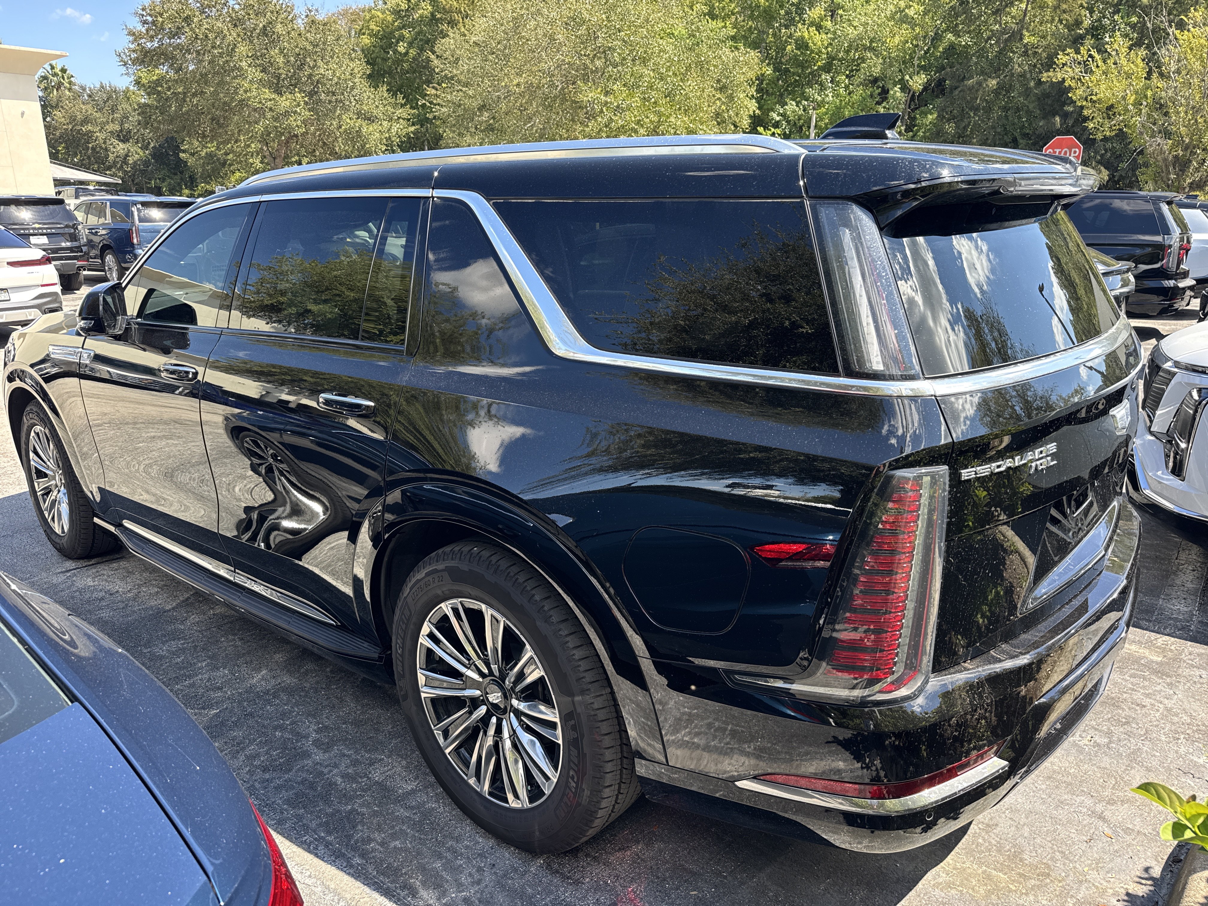 Used 2026 Cadillac Escalade IQL Luxury AWD/4WD image 2