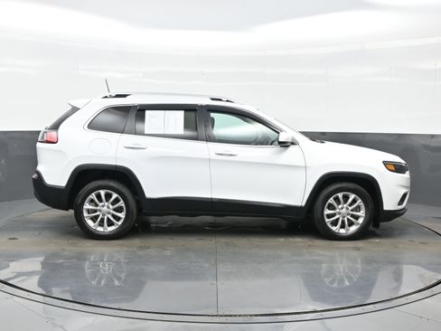 Used 2019 Jeep Cherokee Latitude w/ Cold Weather Group image 7
