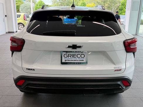 Certified 2025 Chevrolet Trax RS w/ Driver Confidence Package FWD image 11