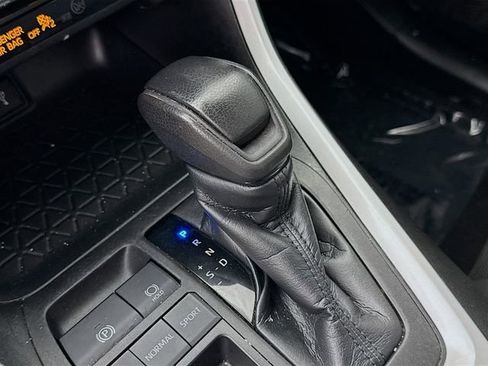 Certified 2020 Toyota RAV4 LE image 20