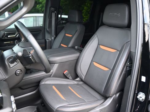 Used 2025 GMC Sierra 1500 AT4 w/ AT4 Premium Package AWD/4WD image 7