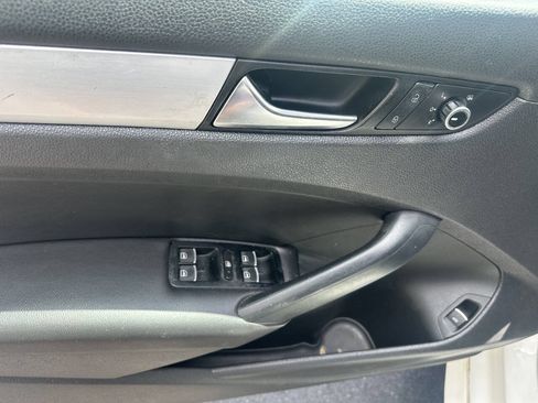 Used 2012 Volkswagen Passat 2.5 SE FWD image 18