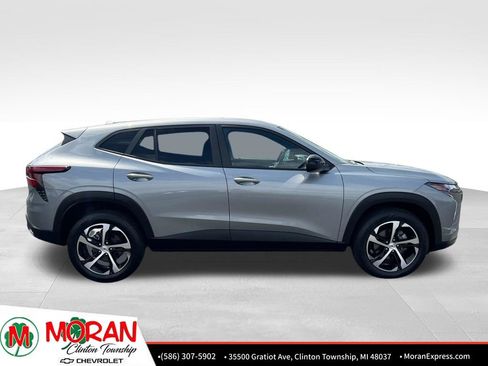 Used 2024 Chevrolet Trax RS w/ Driver Confidence Package FWD image 7