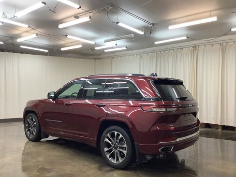 Used 2022 Jeep Grand Cherokee Overland w/ Advanced Protech Group III image 9