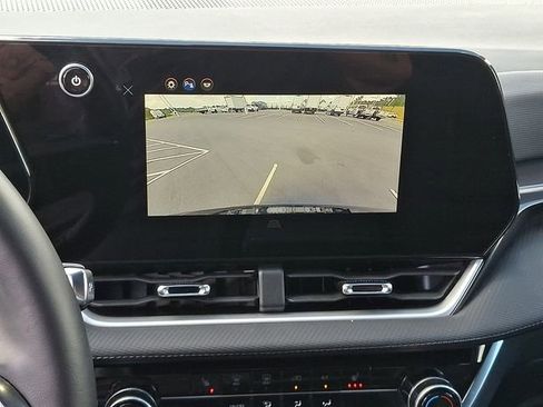 Used 2025 Chevrolet Equinox LT AWD/4WD image 18