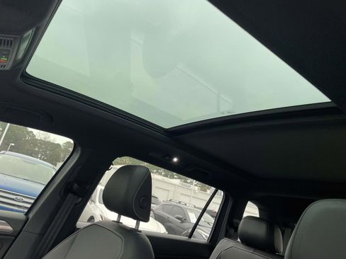 Used 2024 Volkswagen Tiguan SE R-Line w/ MDO Package, Three-Row image 25