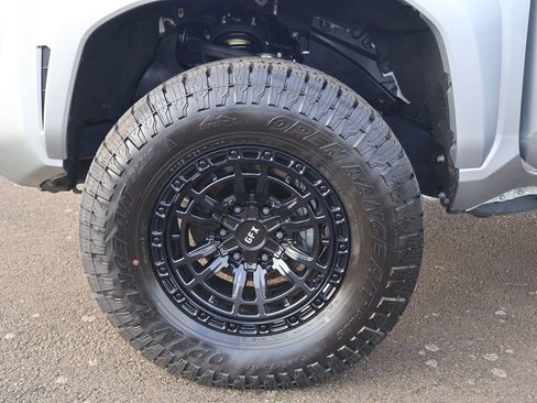 Used 2025 Toyota Tacoma TRD Sport image 39