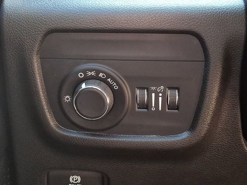 Used 2023 Jeep Grand Cherokee Altitude AWD/4WD image 28