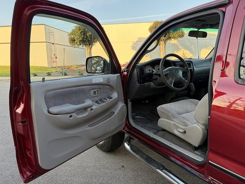 Used 2002 Toyota Tacoma PreRunner image 12