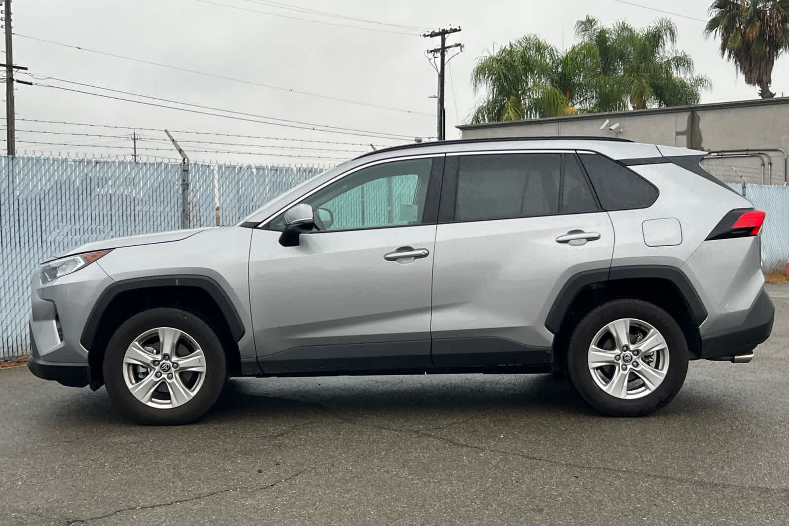 Used 2021 Toyota RAV4 XLE w/ Convenience Package AWD/4WD image 2