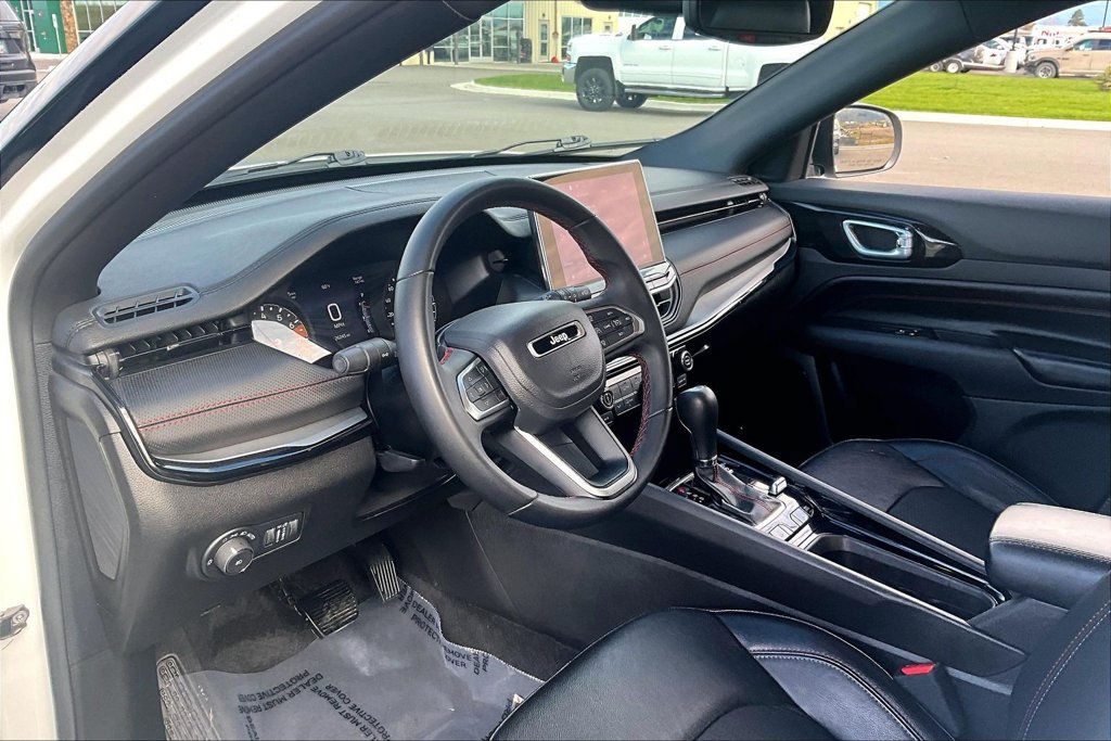 Used 2025 Jeep Compass Trailhawk AWD/4WD image 14