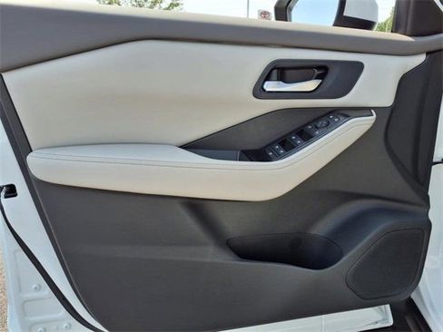 New 2025 Nissan Rogue SV image 9