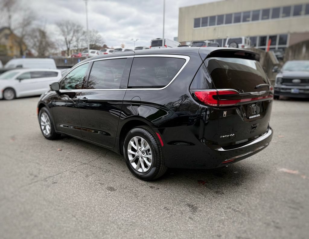 New 2026 Chrysler Pacifica Select AWD/4WD image 14