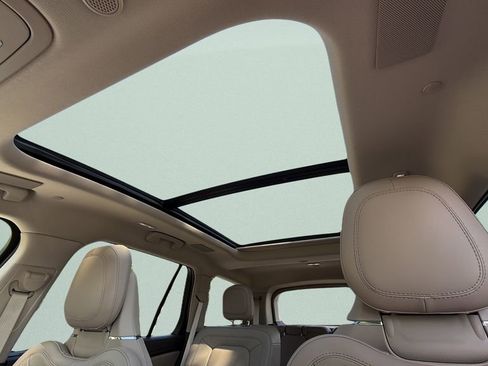 Used 2023 Lincoln Aviator Reserve w/ Equipment Group 201A image 16