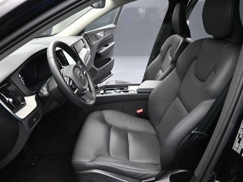 Used 2025 Volvo XC60 B5 Plus AWD/4WD image 9