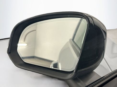 Used 2024 Volvo XC40 B5 Core w/ Climate Package image 16